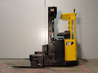Multi-directional retractable mast reach truck Caterpillar NRM20K