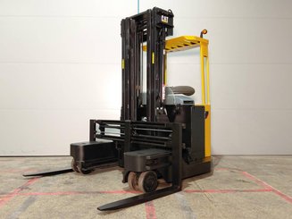 Multi-directional retractable mast reach truck Caterpillar NRM20K