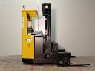 Multi-directional retractable mast reach truck Caterpillar NRM20K