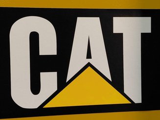 Multi-directional retractable mast reach truck Caterpillar NRM20K