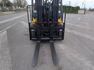 Four wheel front forklift Yale GLP40 VX - 8