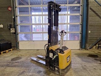Pedestrian pallet stacker Caterpillar NSP16N