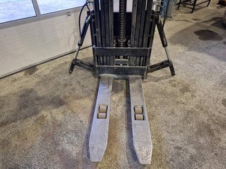 Pedestrian pallet stacker Caterpillar NSP16N