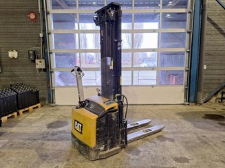 Pedestrian pallet stacker Caterpillar NSP16N
