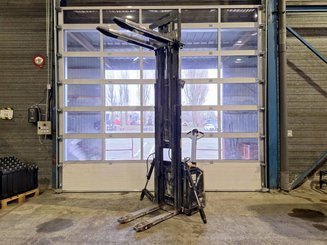 Pedestrian pallet stacker Caterpillar NSP16N