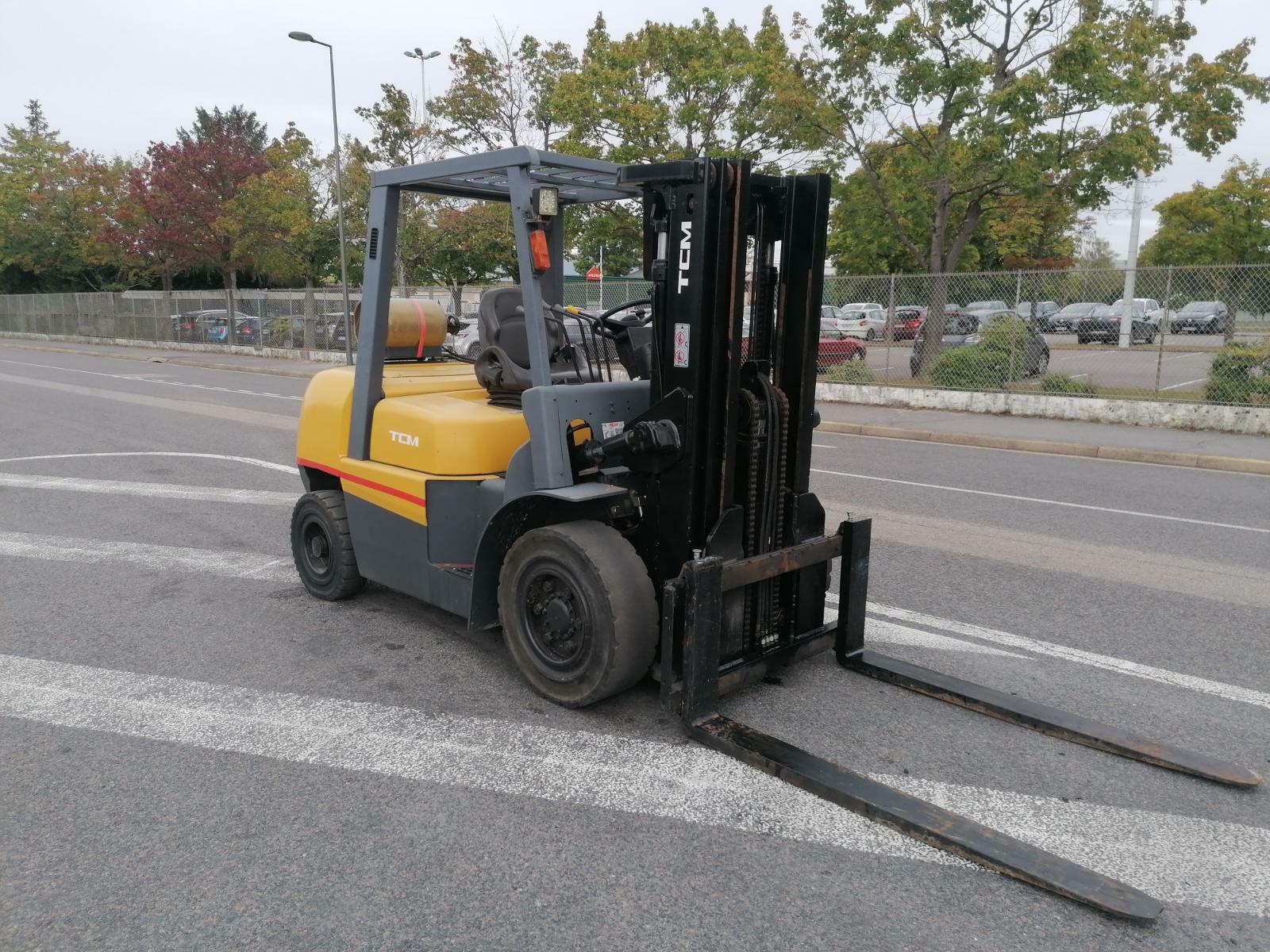 Four wheel front forklift TCM FG40T9 - 1