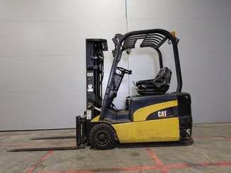 Three wheel front forklift Caterpillar EP18NT