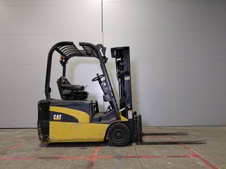 Three wheel front forklift Caterpillar EP18NT