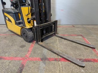 Three wheel front forklift Caterpillar EP18NT
