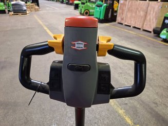 Pedestrian pallet truck Hangcha CBD16-ET - 6