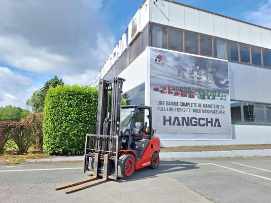 Four wheel front forklift Hangcha XF35G - 1