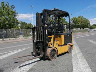 Four wheel front forklift Caterpillar EC25N - 1