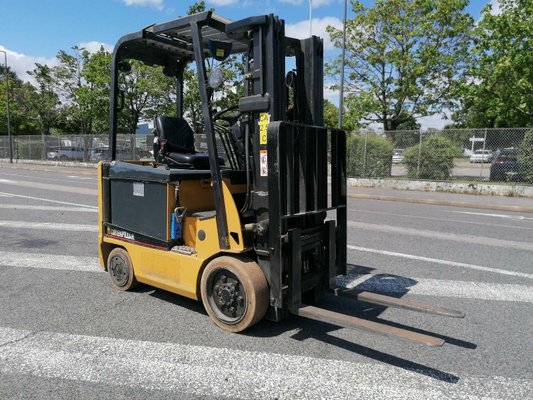 Four wheel front forklift Caterpillar EC25N - 1