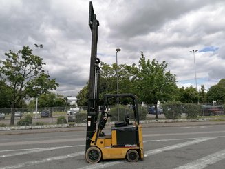 Four wheel front forklift Caterpillar EC25N