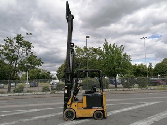 Four wheel front forklift Caterpillar EC25N - 3