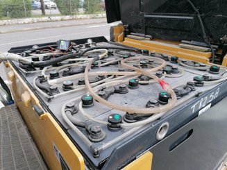 Four wheel front forklift Caterpillar EC25N