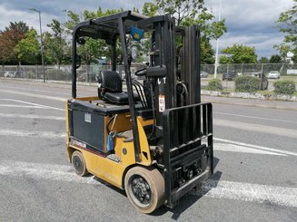 Four wheel front forklift Caterpillar EC25N - 1