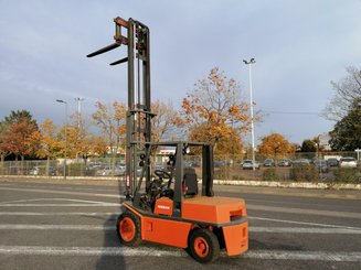 Four wheel front forklift Nissan EGH02A30U - 1