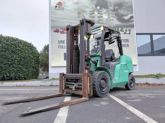 Four wheel front forklift Mitsubishi FD50N - 1
