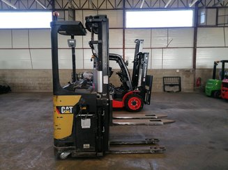 Stand-on pallet stacker Caterpillar NSR20N