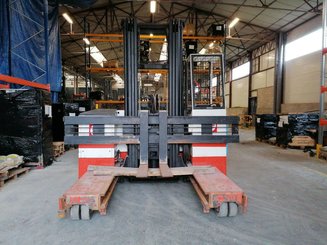 Multidirectional sideloader Combilift ESA30