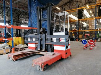 Multidirectional sideloader Combilift ESA30