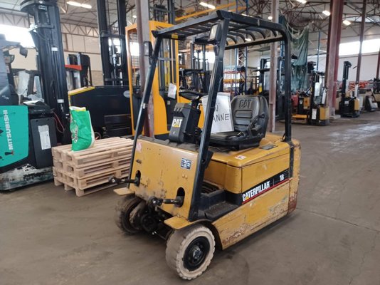 Three wheel front forklift Caterpillar EP18KT - 1