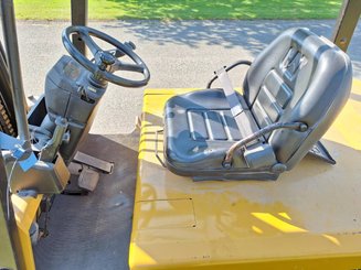 Four wheel front forklift Caterpillar EC55N