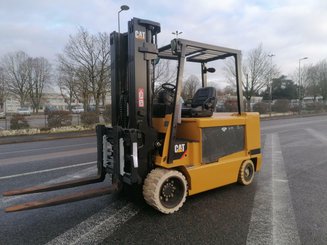 Four wheel front forklift Caterpillar EC55N - 1