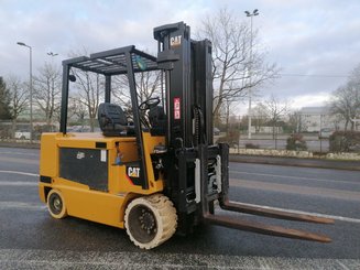 Four wheel front forklift Caterpillar EC55N - 1