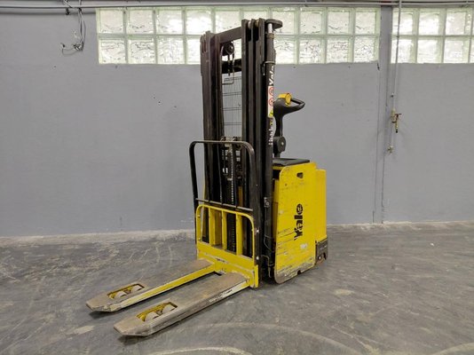 Pedestrian pallet stacker Yale MS12X - 1