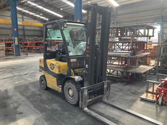Four wheel front forklift Yale GDP25VX