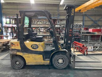 Four wheel front forklift Yale GDP25VX