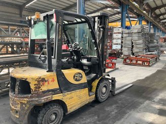 Four wheel front forklift Yale GDP25VX