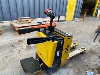 Stand-on pallet truck Yale MP20X