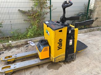 Stand-on pallet truck Yale MP20X