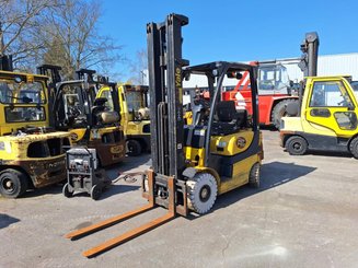 Four wheel front forklift Yale GLP20SVX - 1