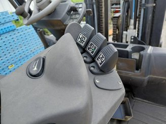 Four wheel front forklift Yale GLP40VX5