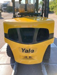 Four wheel front forklift Yale GLP55VX