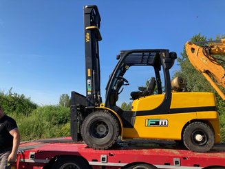 Four wheel front forklift Yale GLP55VX