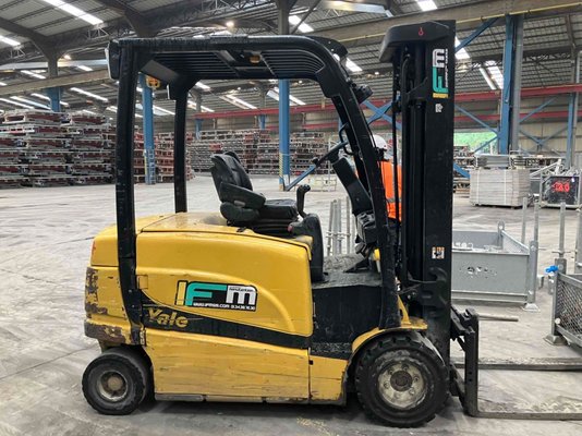 Electric forklift truck Yale ERP30VL - 1