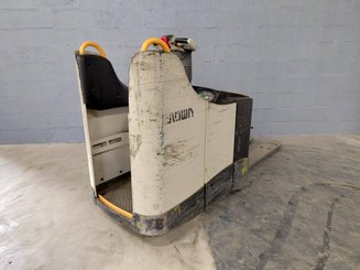 Stand-on pallet truck Crown WT3040