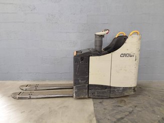 Stand-on pallet truck Crown WT3040