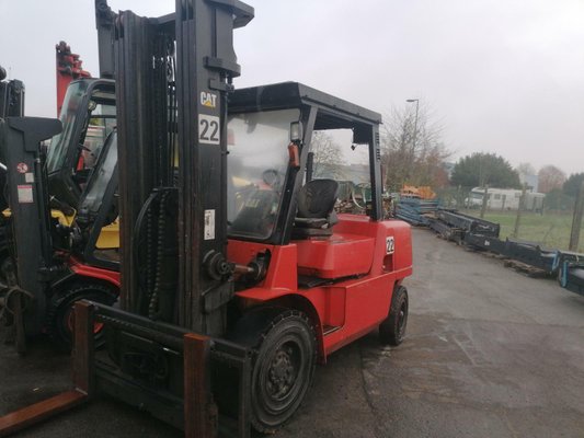 Four wheel front forklift Caterpillar GP45K - 1