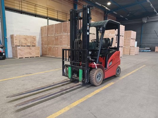 Four wheel front forklift Hangcha A4W25 - 1
