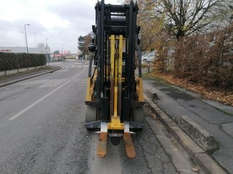 Four wheel front forklift Caterpillar GC45K SWB