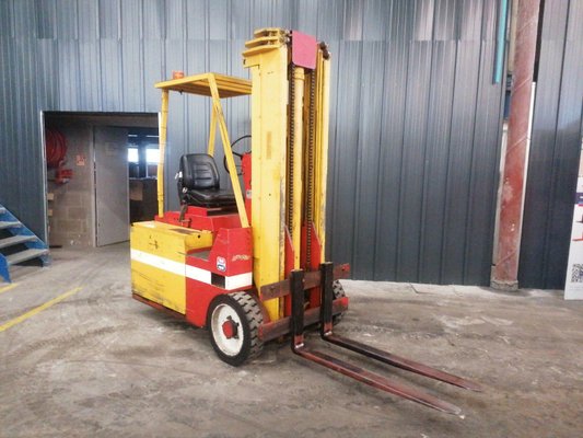 Three wheel front forklift Peg F2050EB - 1