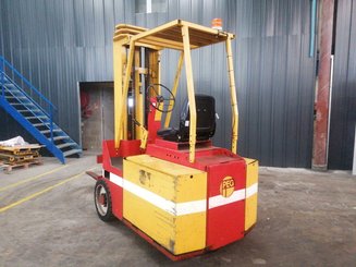 Three wheel front forklift Peg F2050EB