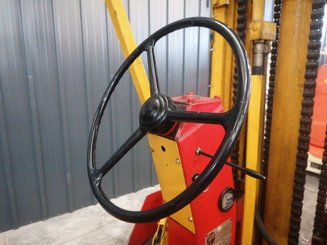 Three wheel front forklift Peg F2050EB - 9