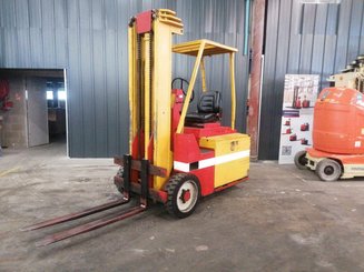 Three wheel front forklift Peg F2050EB - 1